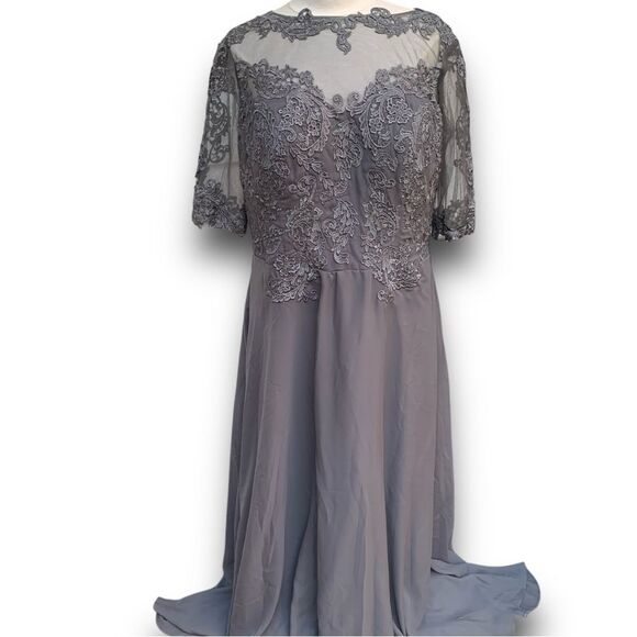 NWTs Mother of the Bride Groom Lacy Full Length Wedding Dress Formal size 18 W - Picture 2 of 12